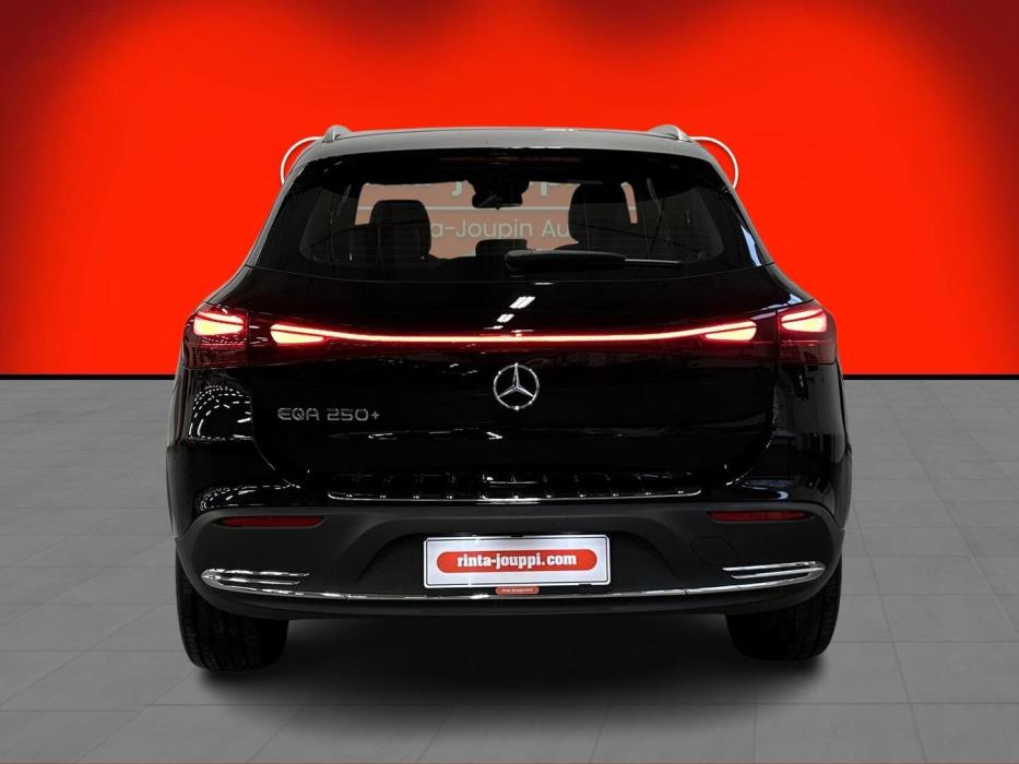 MERCEDES-BENZ EQA 2024