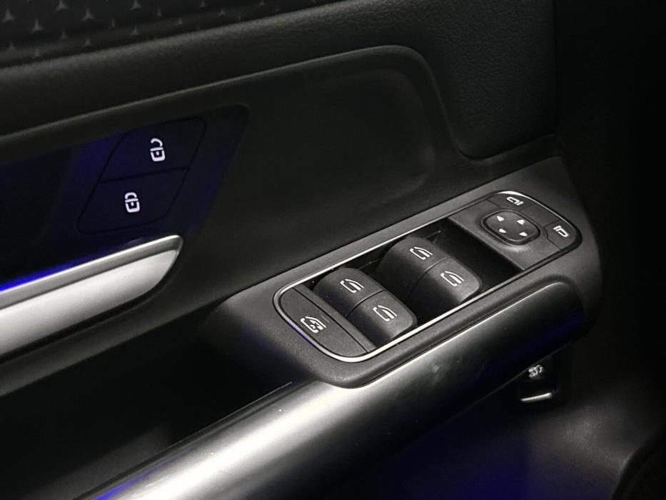 MERCEDES-BENZ EQA 2025