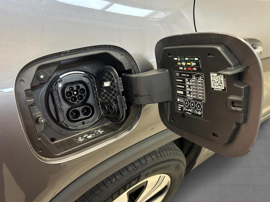 MERCEDES-BENZ EQA 2025