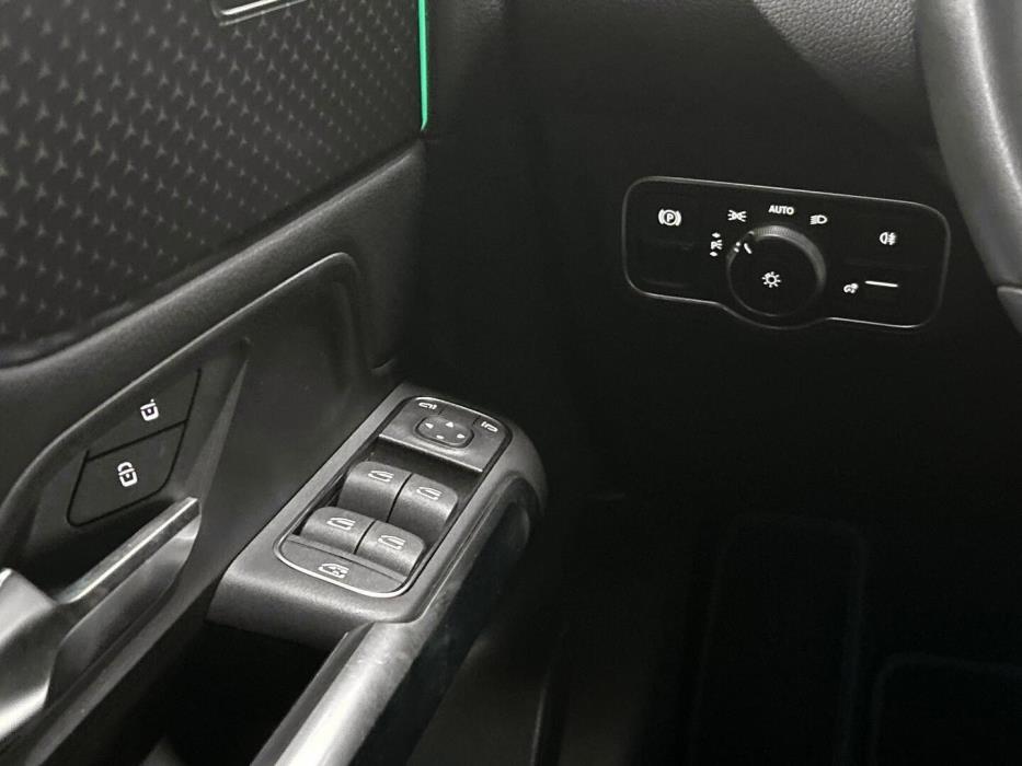 MERCEDES-BENZ EQB 2024