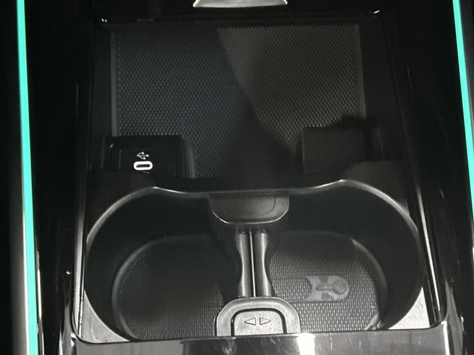 MERCEDES-BENZ EQB 2024