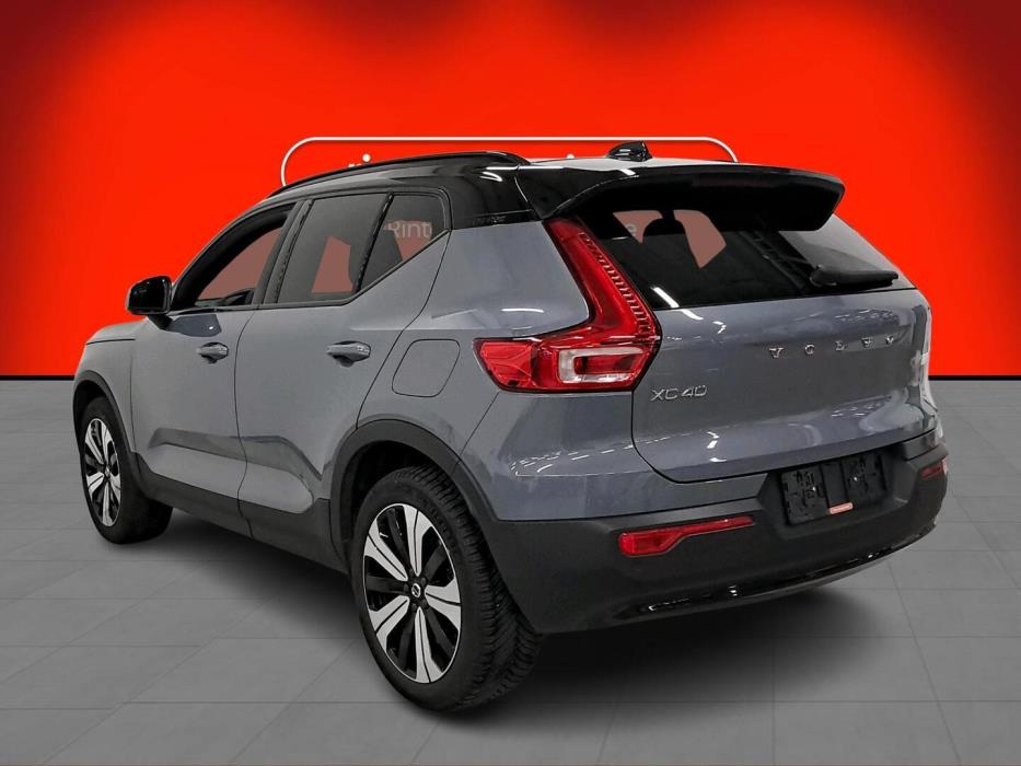 VOLVO XC40 2022