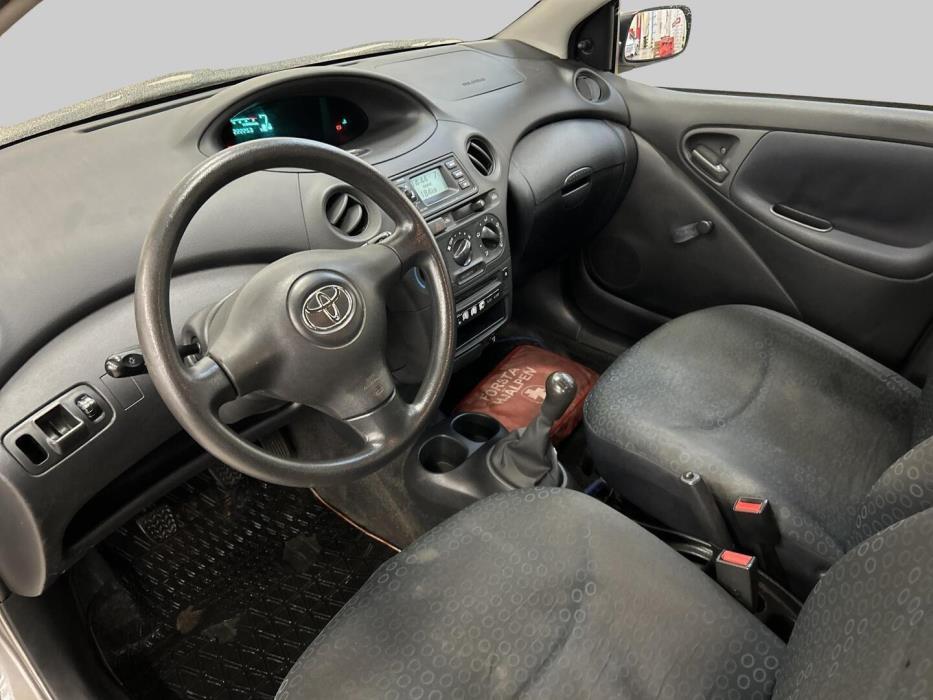TOYOTA Yaris 2003