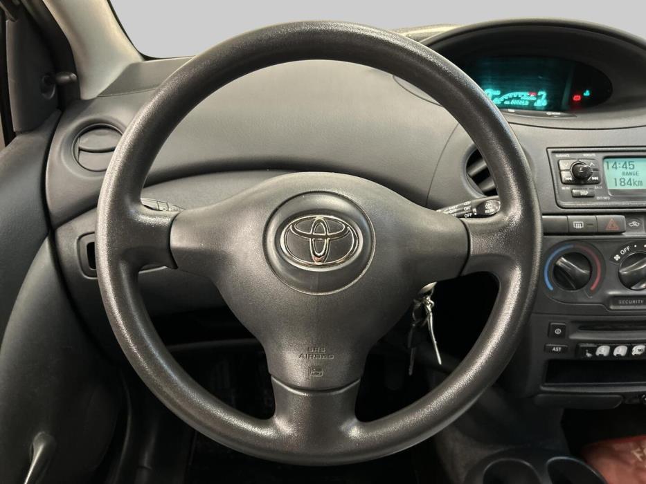 TOYOTA Yaris 2003