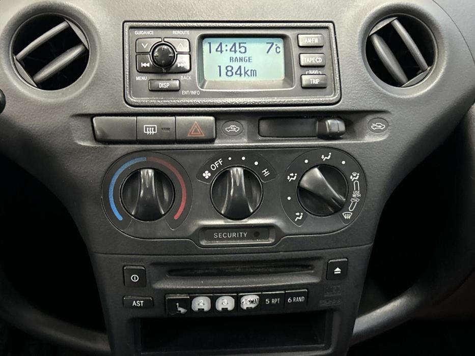 TOYOTA Yaris 2003