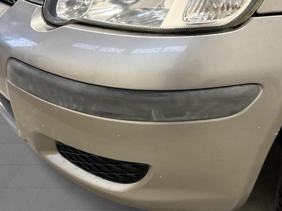 TOYOTA Yaris 2003