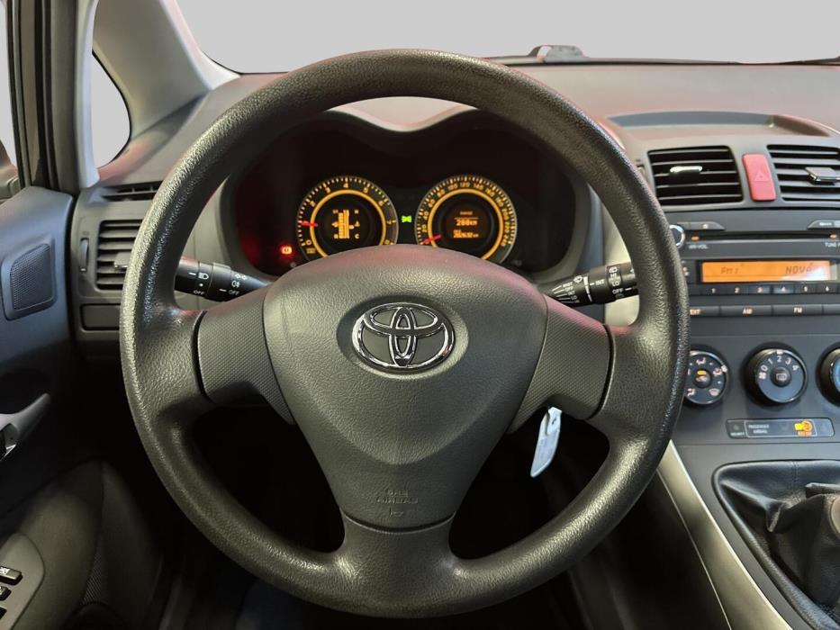 TOYOTA Auris 2009