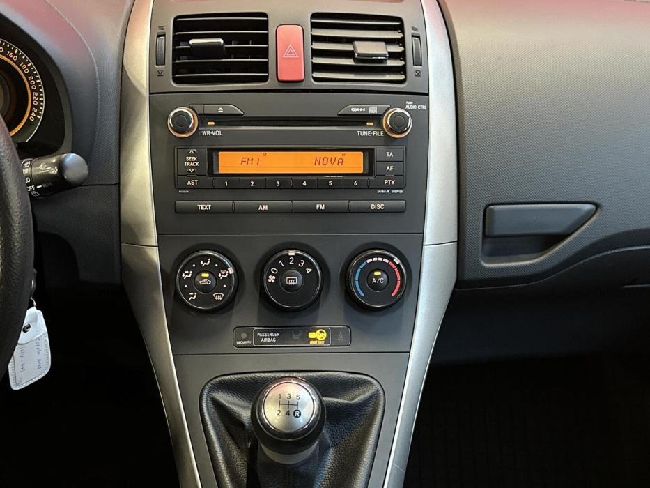 TOYOTA Auris 2009