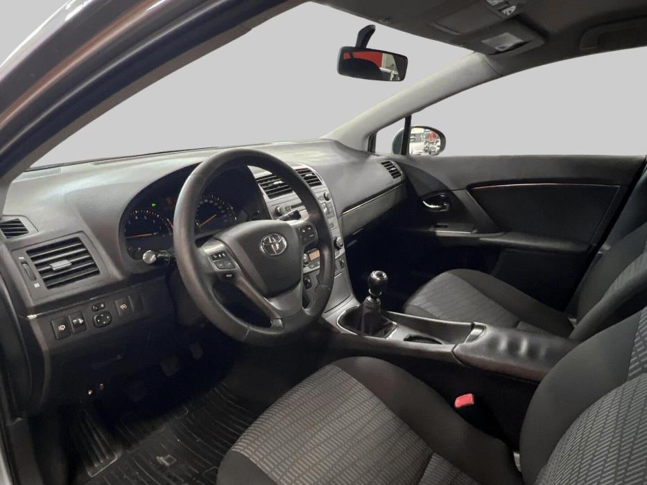 TOYOTA Avensis 2011