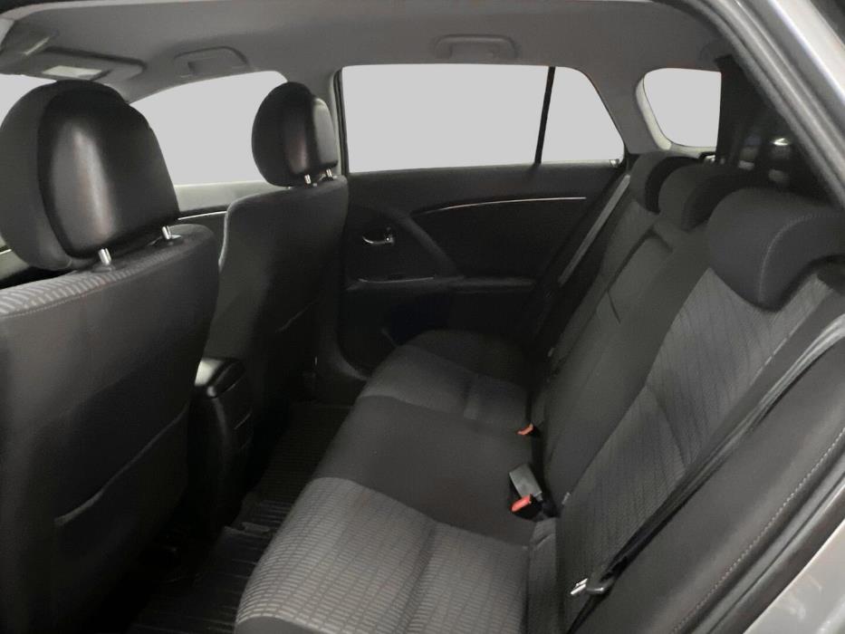 TOYOTA Avensis 2011