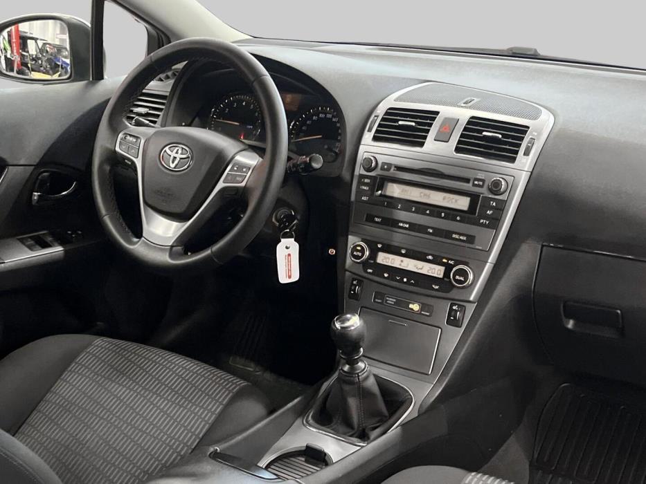 TOYOTA Avensis 2011