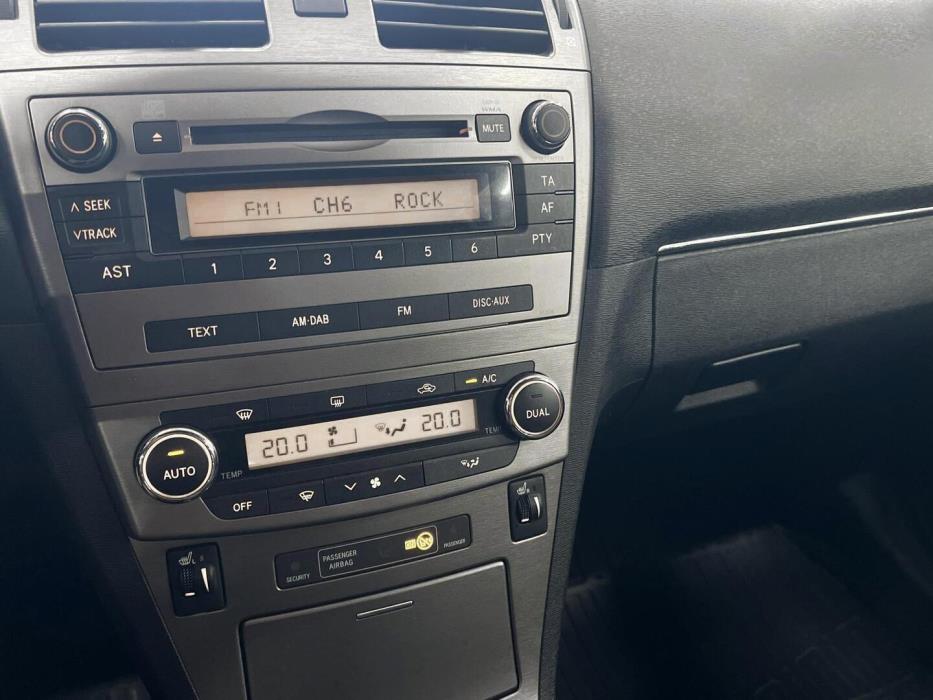 TOYOTA Avensis 2011