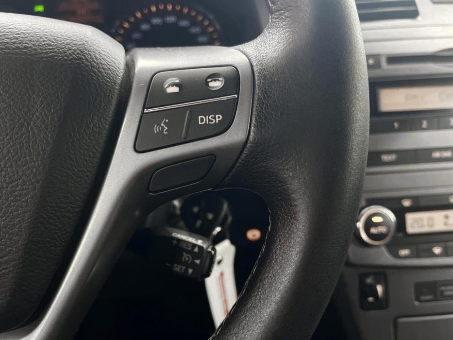 TOYOTA Avensis 2011