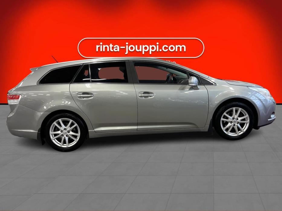 TOYOTA Avensis 2011