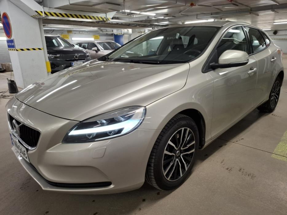VOLVO V40 2017