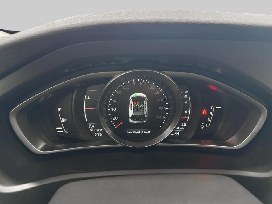 VOLVO V40 2019