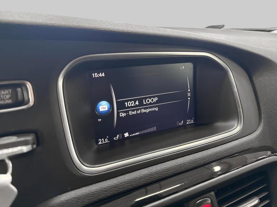 VOLVO V40 2019