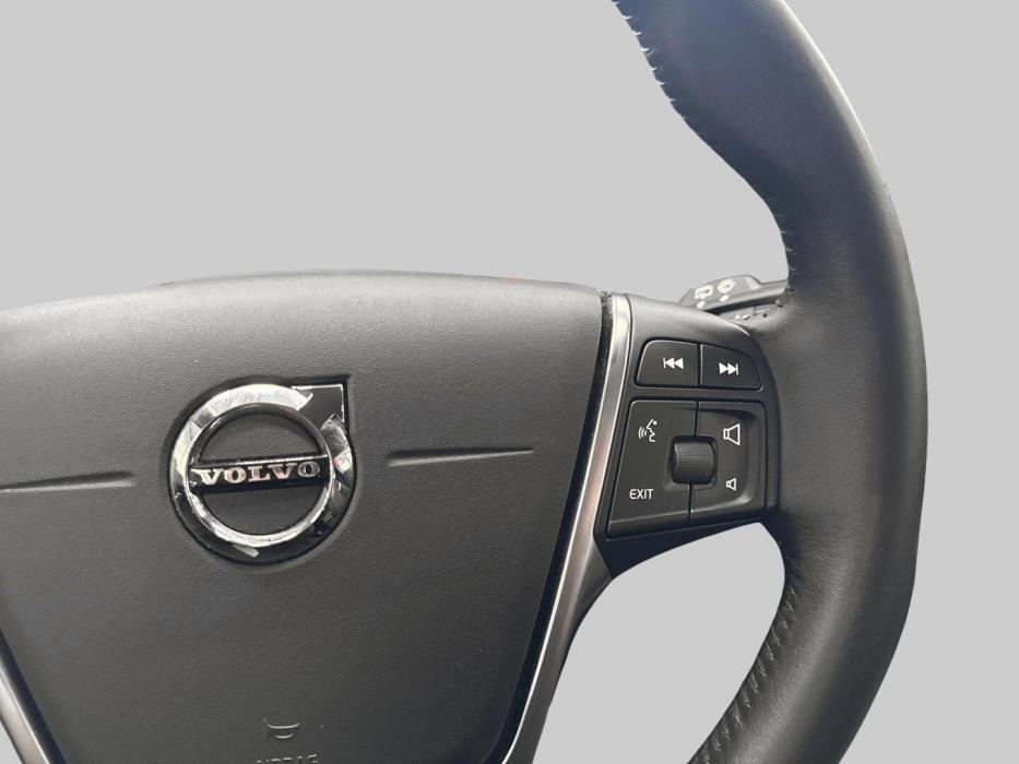 VOLVO V40 2019