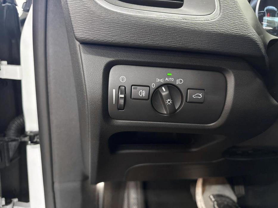 VOLVO V40 2019