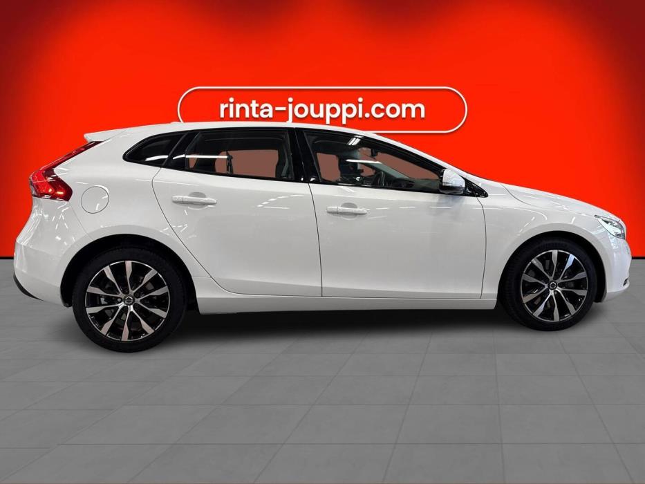 VOLVO V40 2019