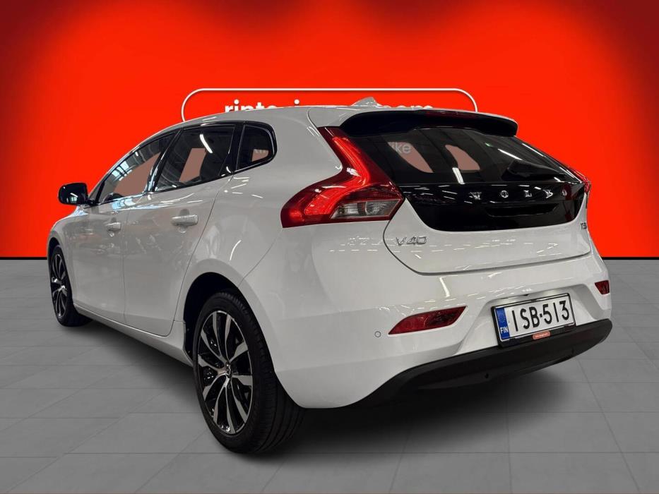 VOLVO V40 2019