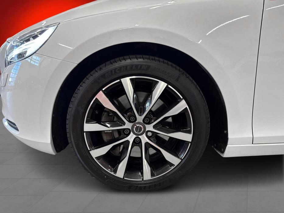 VOLVO V40 2019