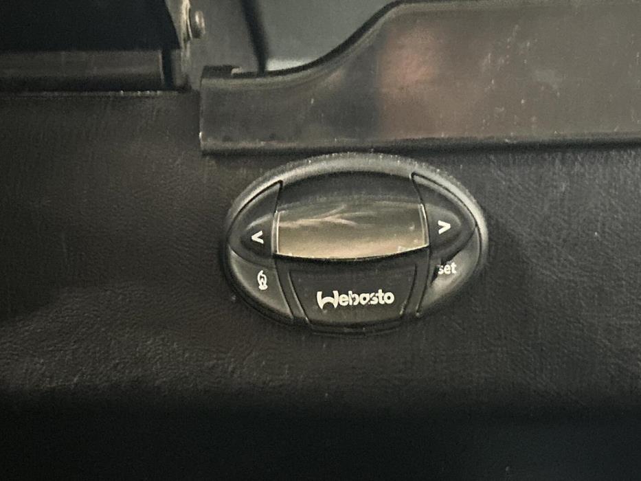 LAND ROVER DEFENDER 1984