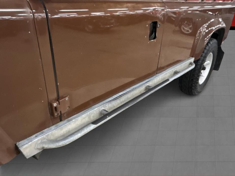 LAND ROVER DEFENDER 1984