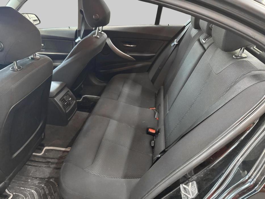 BMW 320 2012