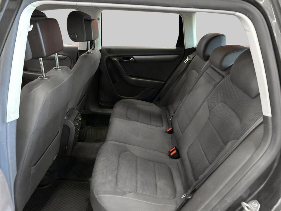 VOLKSWAGEN Passat 2011