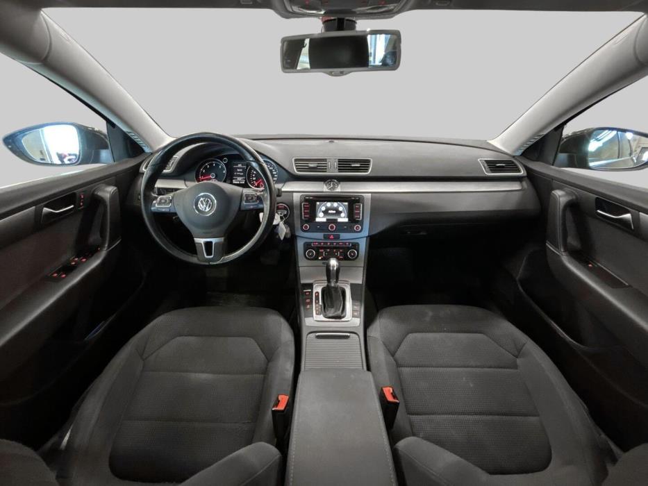 VOLKSWAGEN Passat 2011