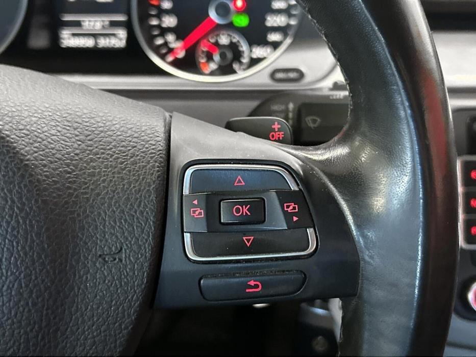 VOLKSWAGEN Passat 2011