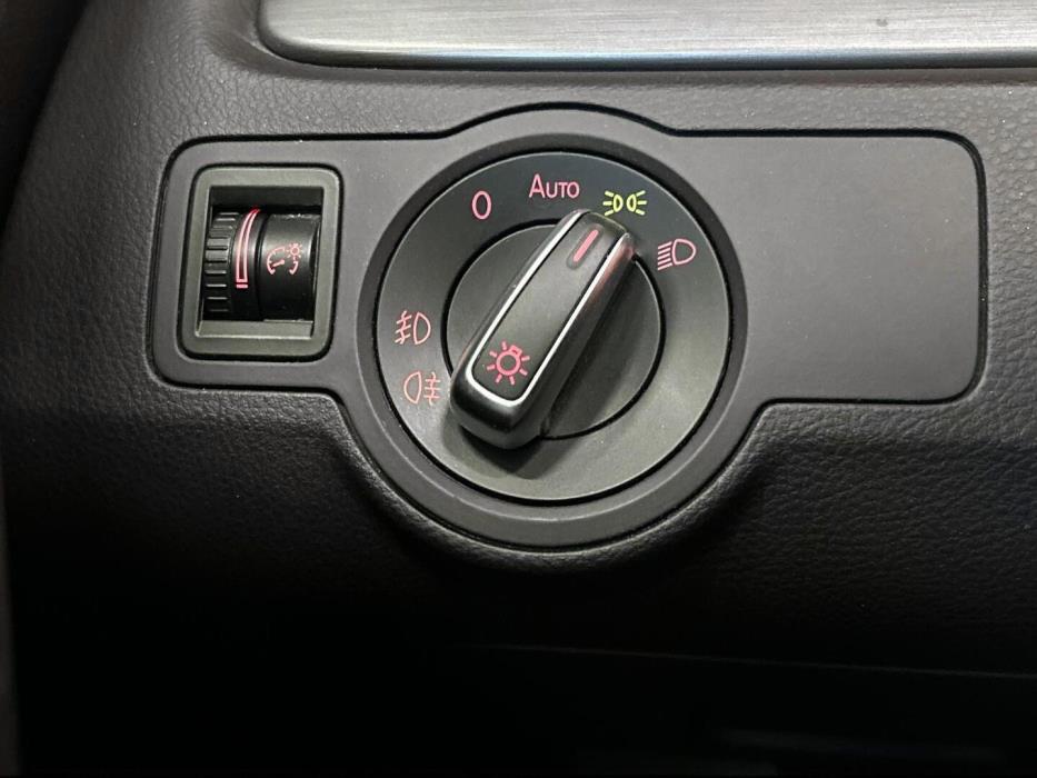 VOLKSWAGEN Passat 2011