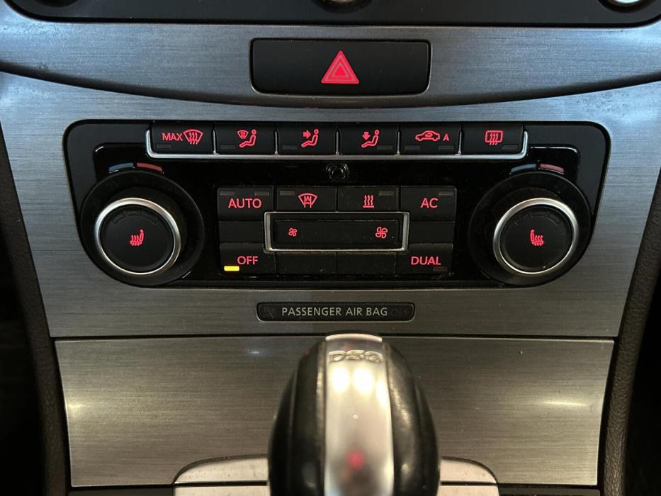 VOLKSWAGEN Passat 2011