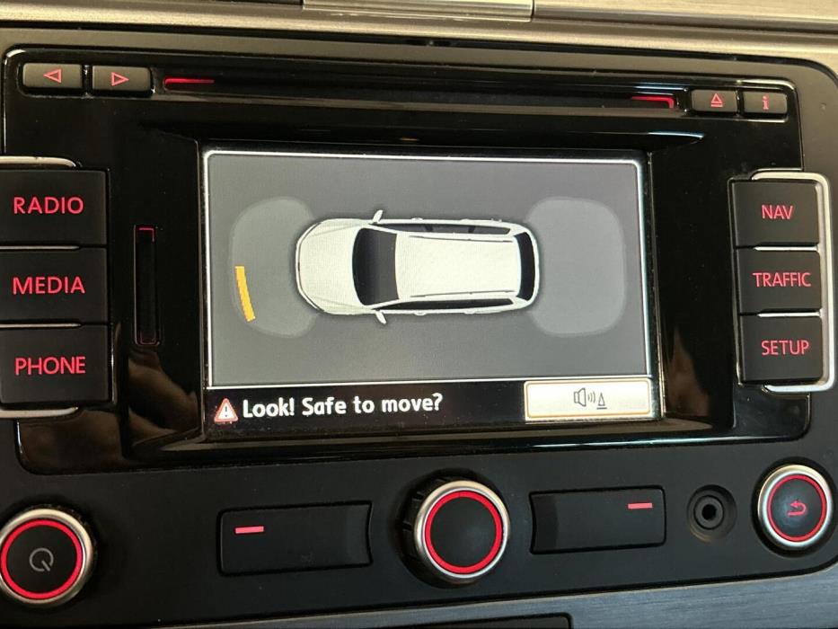 VOLKSWAGEN Passat 2011