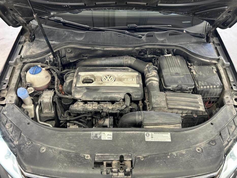 VOLKSWAGEN Passat 2011