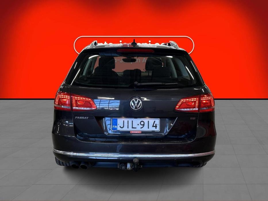 VOLKSWAGEN Passat 2011