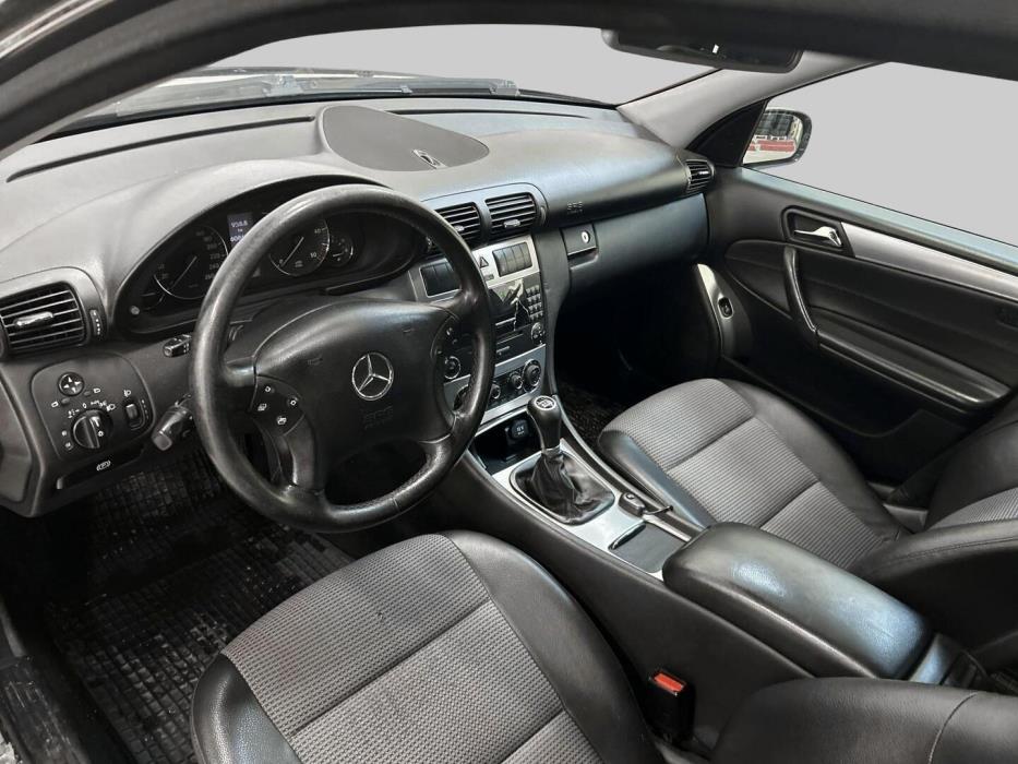 MERCEDES-BENZ C 2005