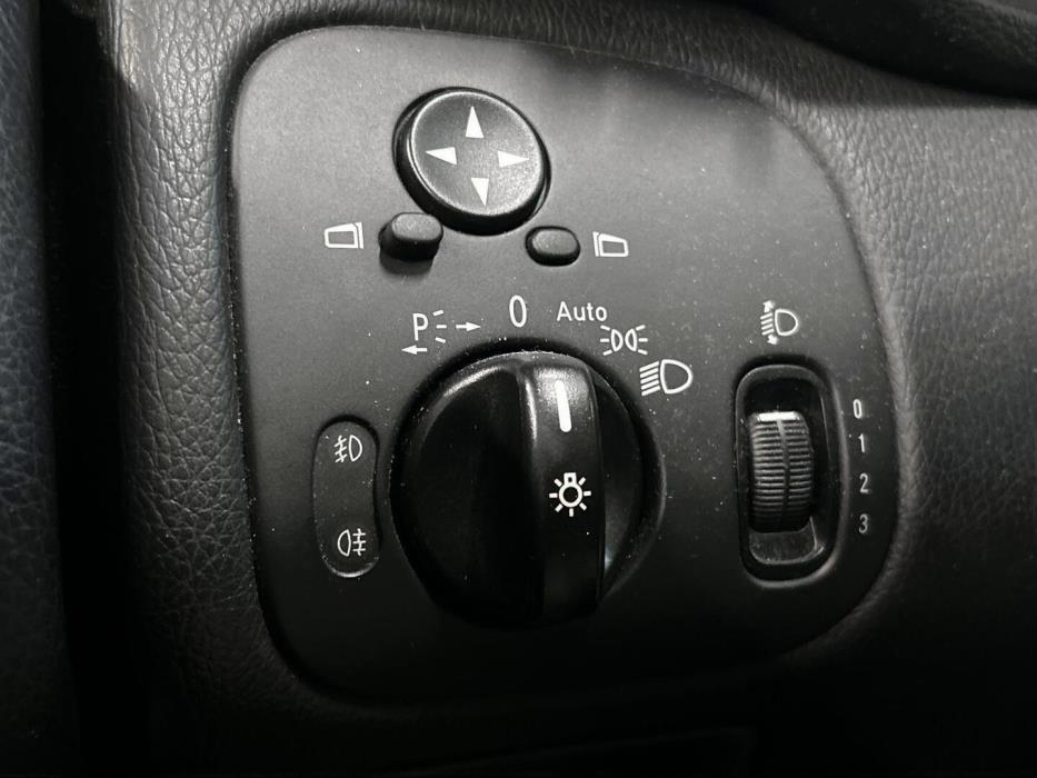 MERCEDES-BENZ C 2005