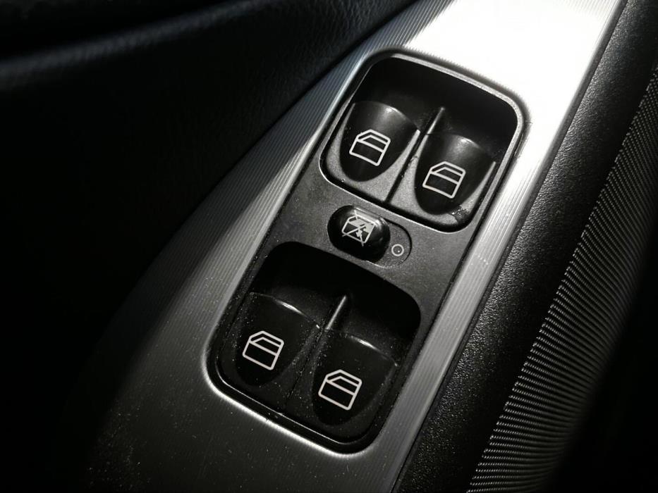 MERCEDES-BENZ C 2005