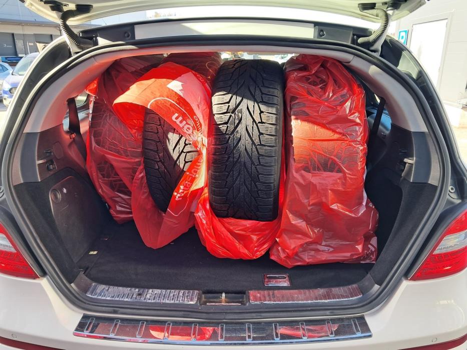 MERCEDES-BENZ R 2012