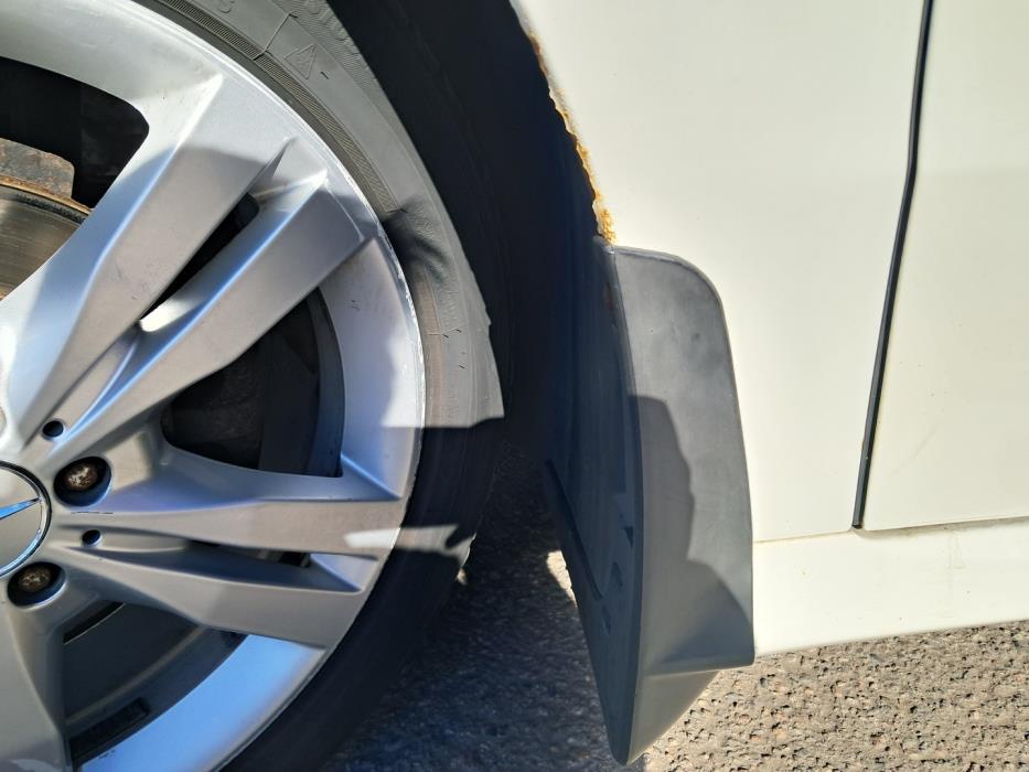 MERCEDES-BENZ R 2012