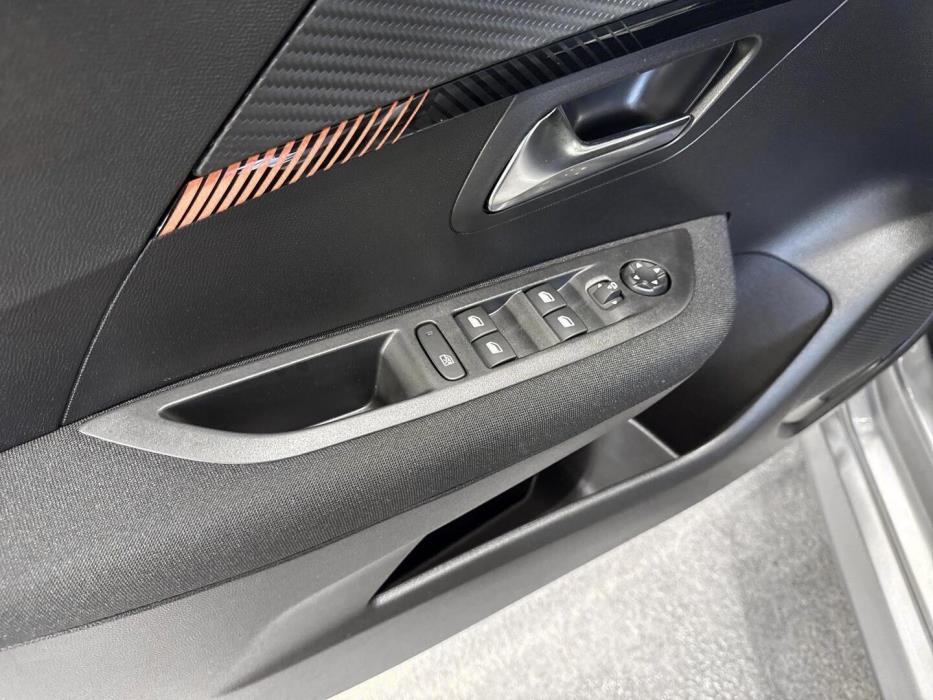 PEUGEOT 208 2023