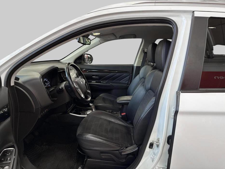 MITSUBISHI Outlander PHEV 2019