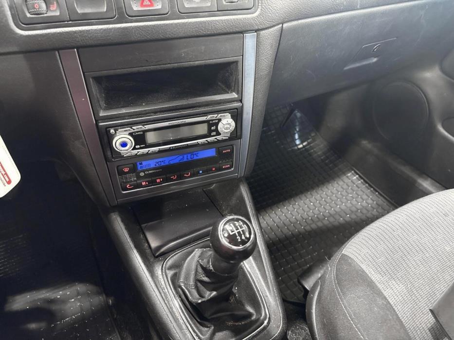 VOLKSWAGEN Golf Variant 2005