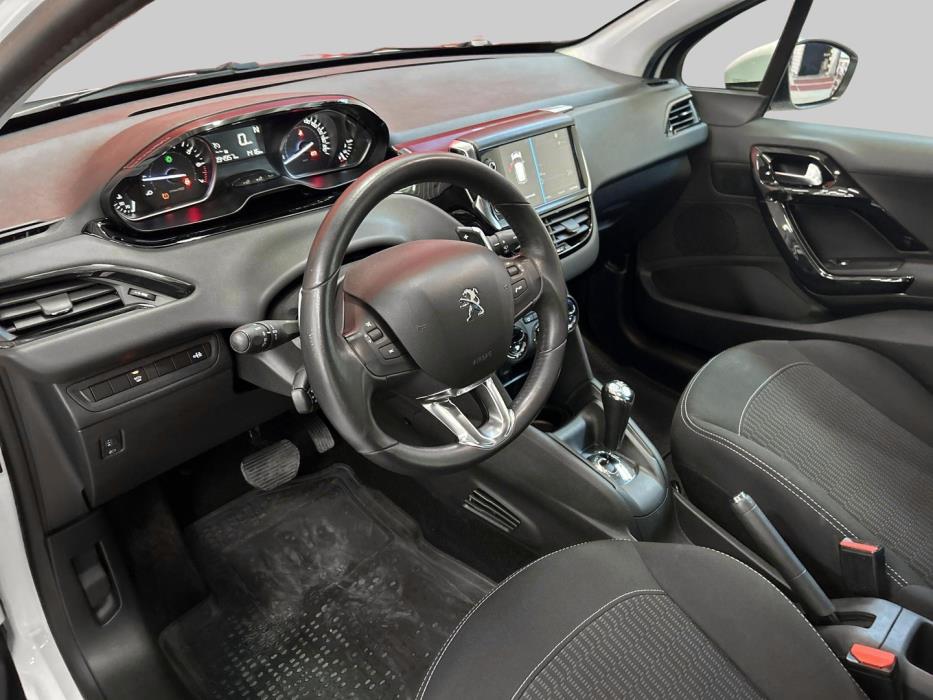PEUGEOT 208 2018