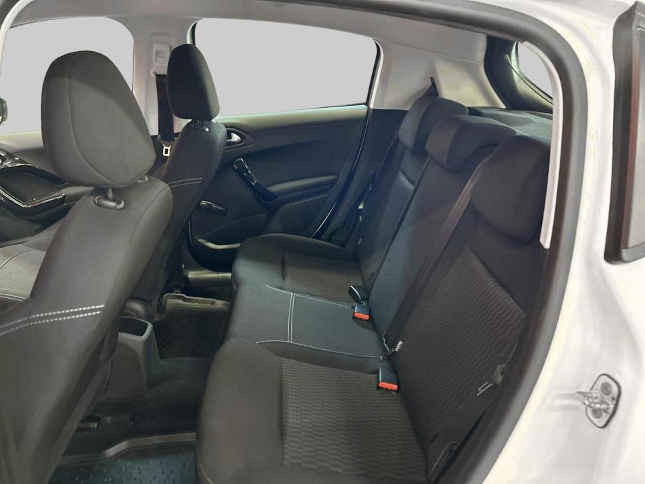 PEUGEOT 208 2018