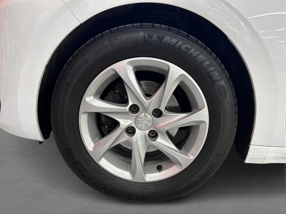 PEUGEOT 208 2018