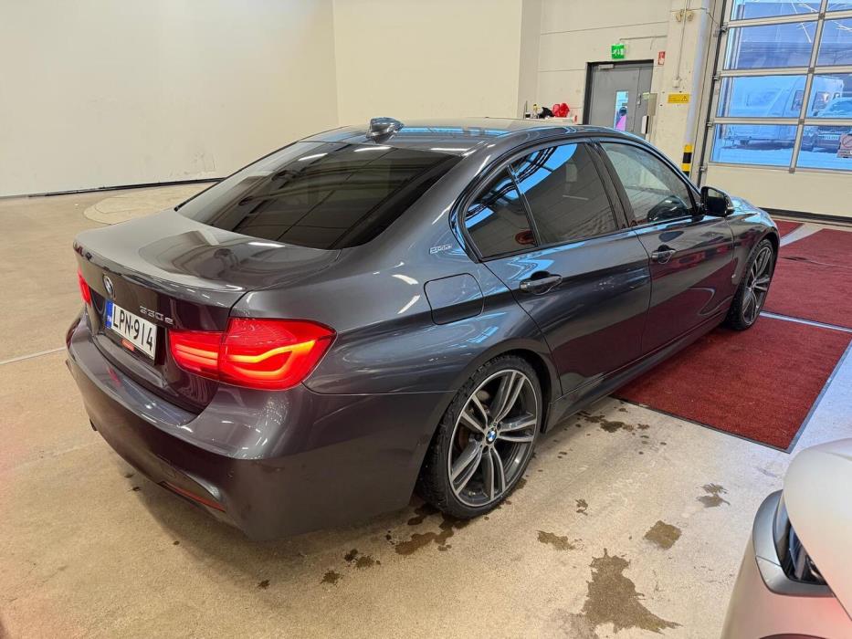 BMW 330 2017