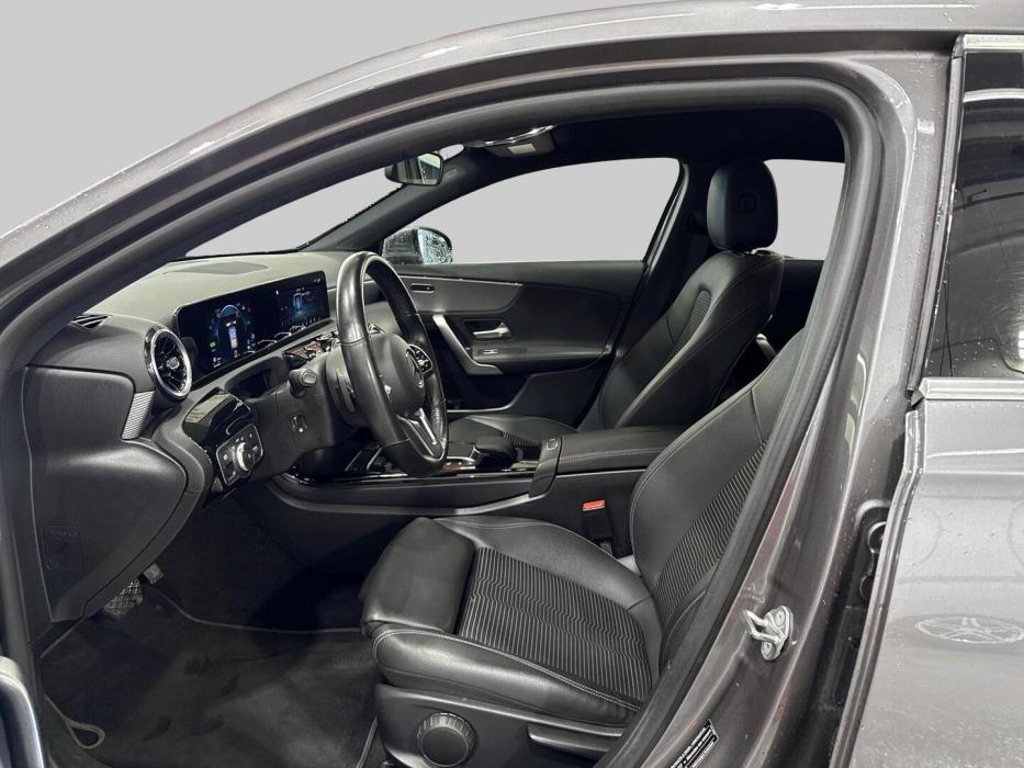 MERCEDES-BENZ A 2023
